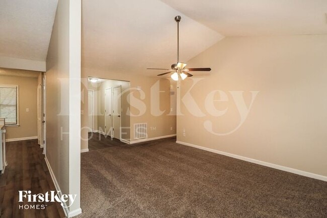 Foto del edificio - 1202 River Forest Ln