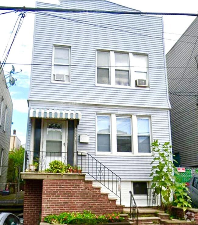 Building Photo - 664 Liberty Ave