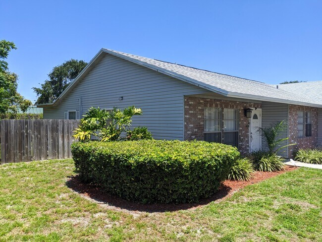 Building Photo - 1350 Riverside Cir