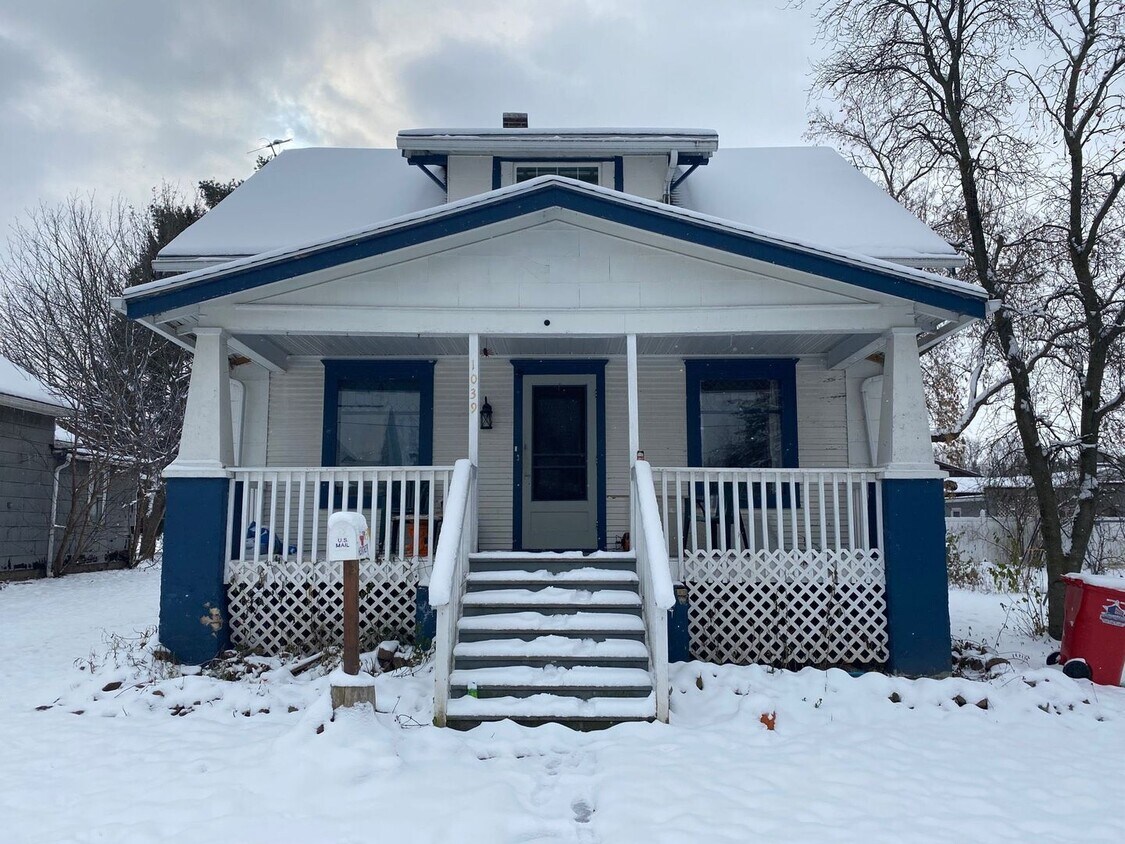 Foto principal - 3 Bedroom Single Family Home in Antigo! **...