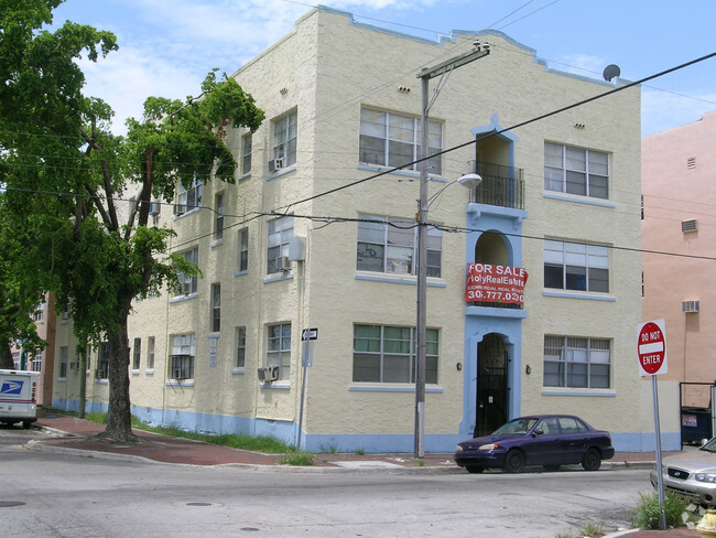 Primary Photo - Earl Apartments