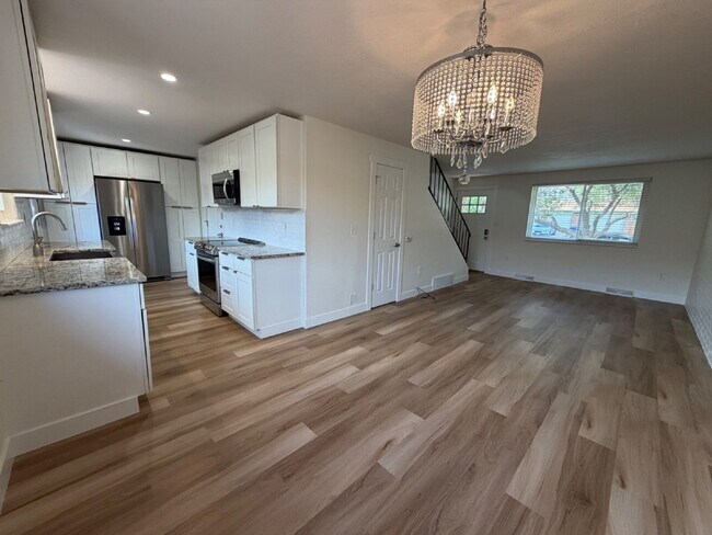 Building Photo - Charming 2-Bedroom Townhouse with Garage in Prime Arvada Location!