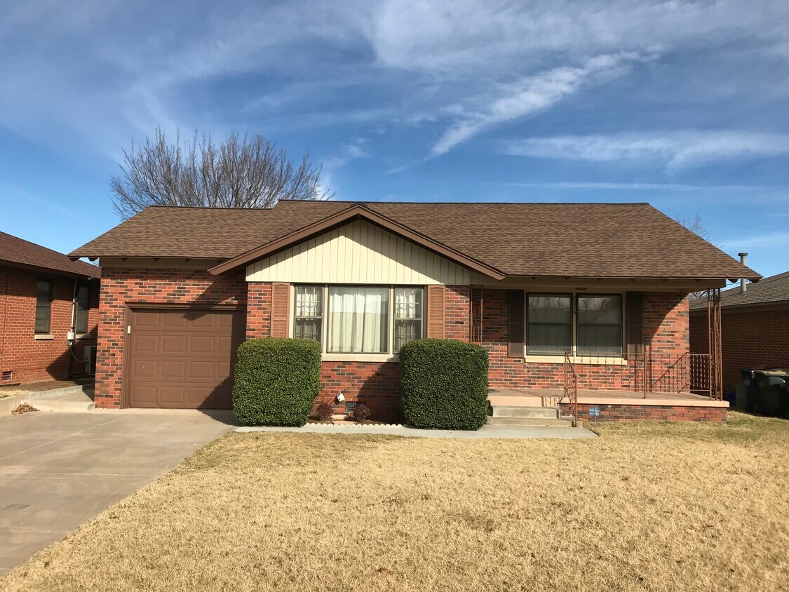 2229 Churchill Pl, The Village, OK 73120 House Rental in The Village