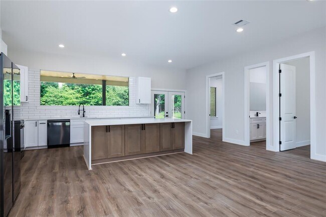 Foto del edificio - 354 Peach Pt Ln