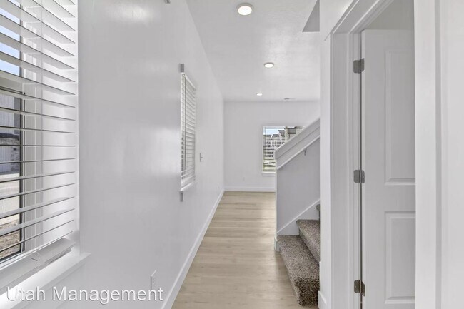 Foto del edificio - 3 br, 2.5 bath House - 1266 West 1990 Sout...