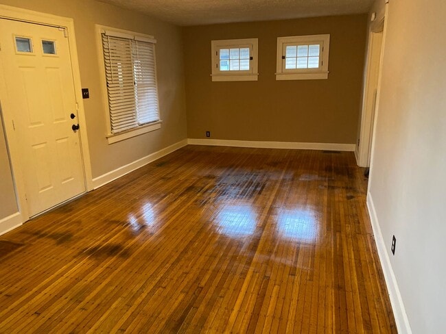 Building Photo - Charming Bungalow in South Broadripple