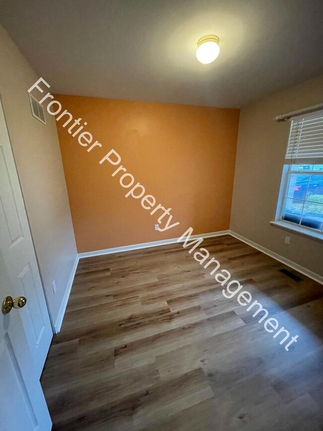 Building Photo - 2116 Doe Run Dr