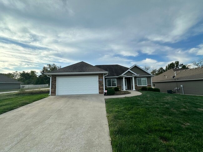 Building Photo - 4500 Weybridge Dr