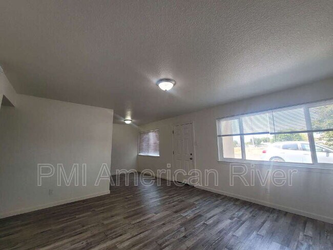 Foto del edificio - 7147 Bacchini Ave