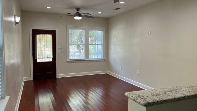 Building Photo - 3131 Louisiana Ave Pkwy