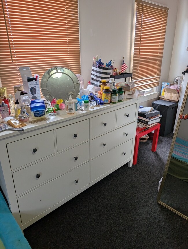 Building Photo - 719 Birch St