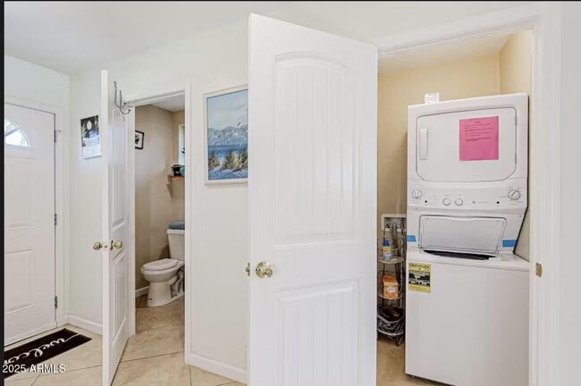 Building Photo - 2412 N 36th Pl