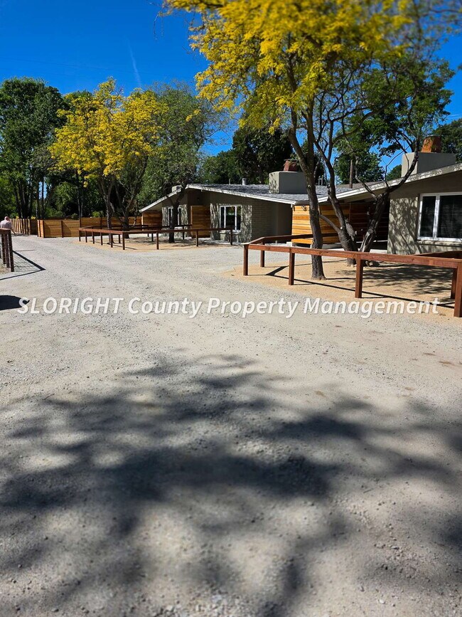 Foto del edificio - AVAILABLE NOW - 1 bed, 1 bath renovated units in Santa Margarita