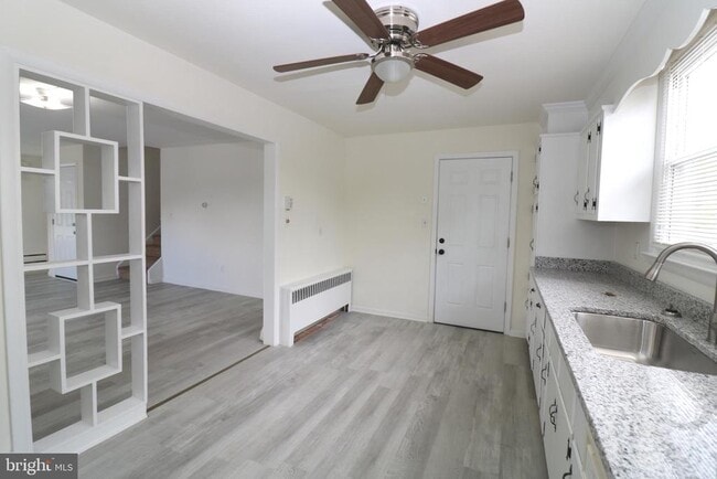 Building Photo - 1536 S Governors Ave