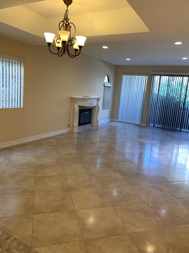 Foto del edificio - 14572 Dickens St