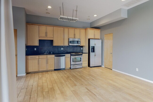 Building Photo - 885 Silver Ave SW
