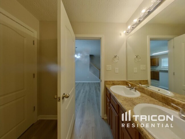 Foto del edificio - 1032 Wedgewood Ct NE