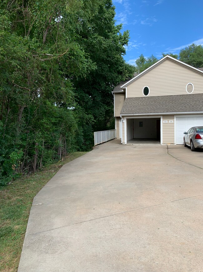 502 SW 4th St, Blue Springs, MO 64014 Townhouse for Rent in Blue