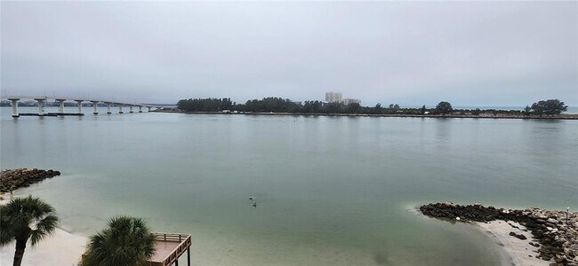 Foto del edificio - 675 S Gulfview Blvd