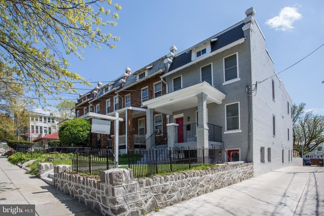 Primary Photo - 414 Varnum St NW
