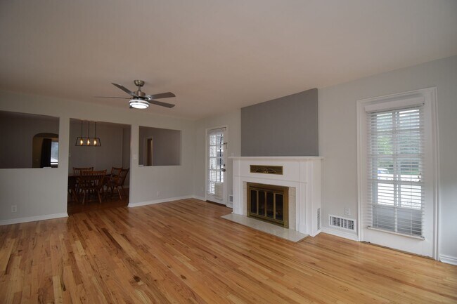 Foto del edificio - 5806 Highland Dr