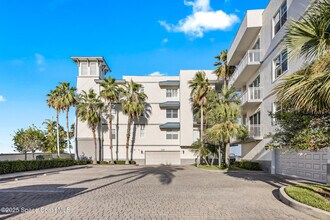 Building Photo - 540 S Banana River Dr