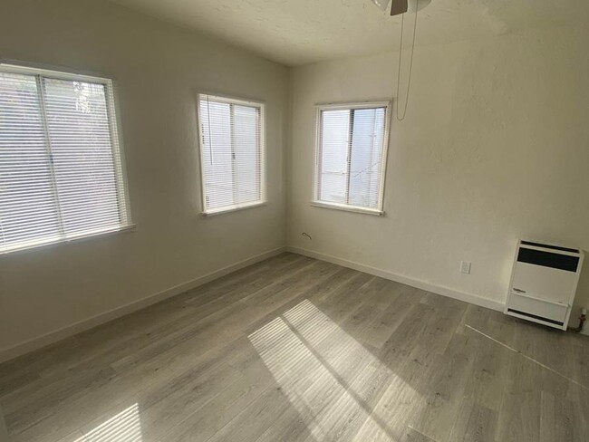 Interior Photo - 1645 N. Harvard Blvd.,