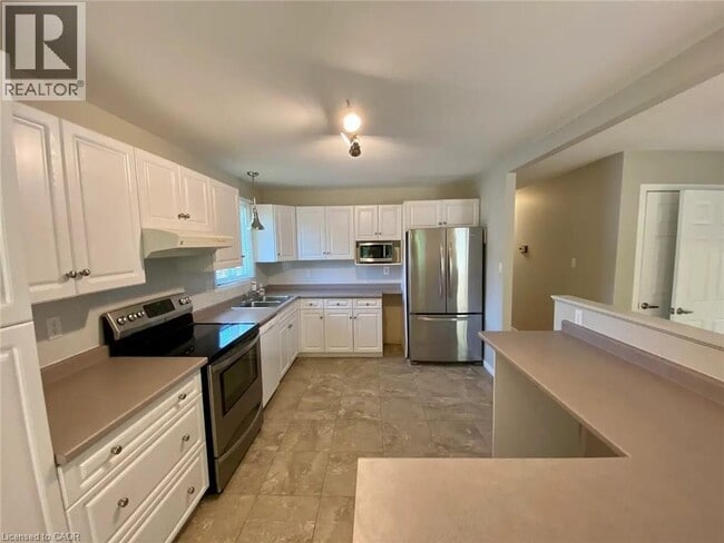 Building Photo - 92 Leaside Dr