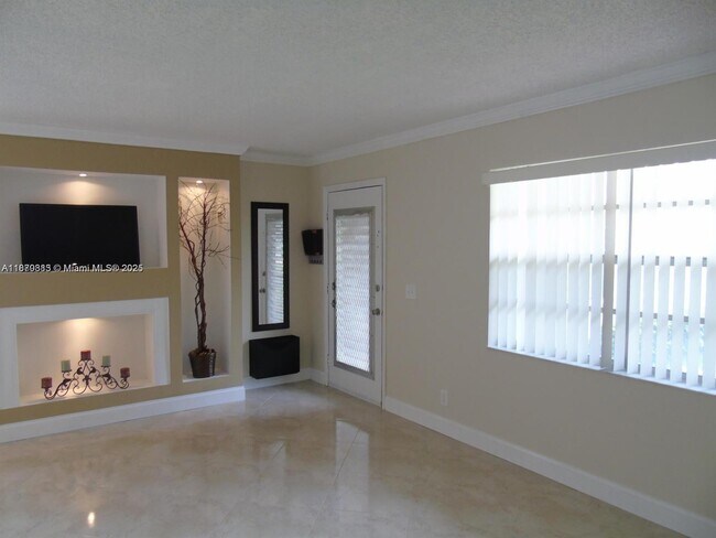 Foto del edificio - 545 Normandy Ln