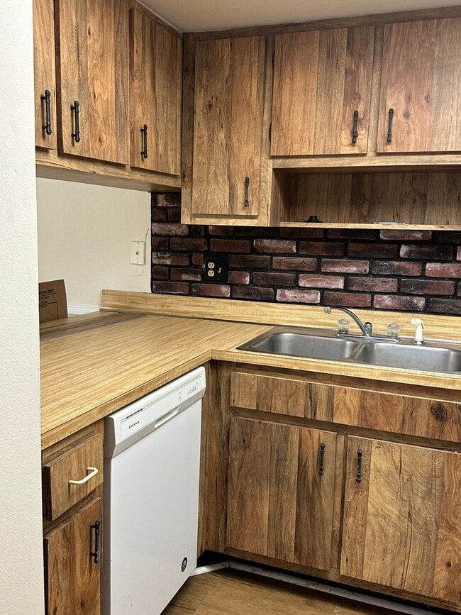 Building Photo - Duplex