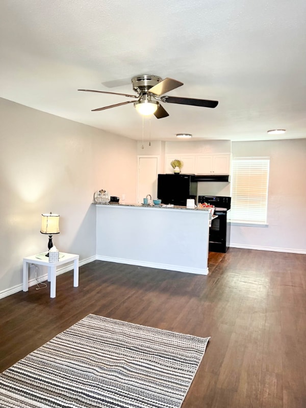 Foto del edificio - 1533 Industrial Dr E