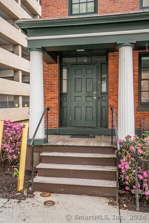 Building Photo - 36 Lewis St