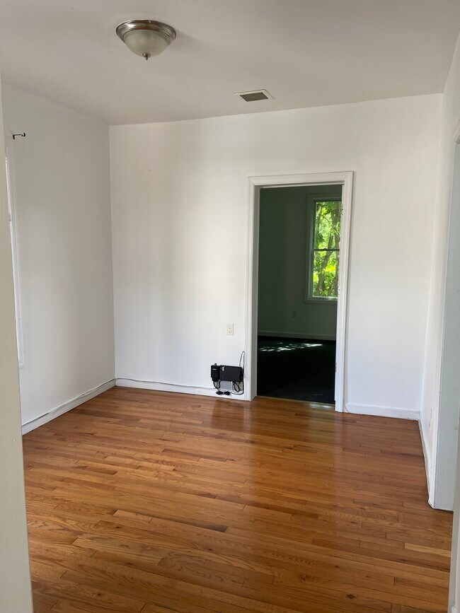 Living room - 192 N 4th St