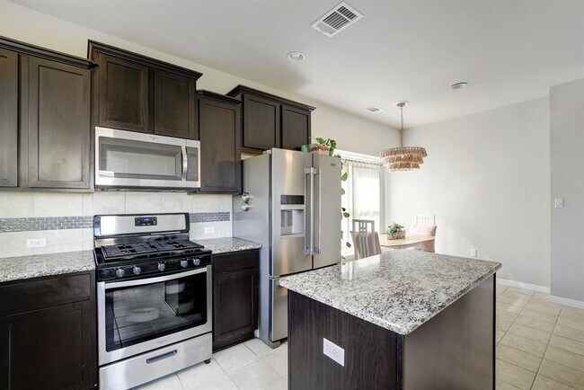 Foto del edificio - 518 Stonewood Ln