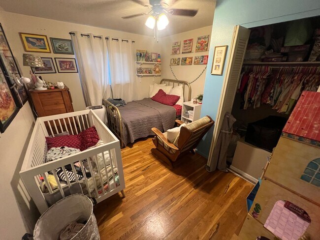 Building Photo - Great 4 Bedroom Single Family Home with NO...