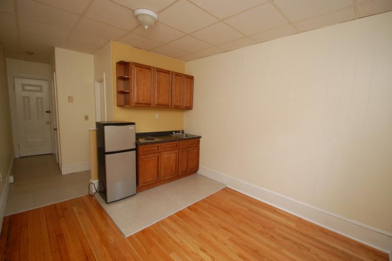 Primary Photo - 868 Beacon St