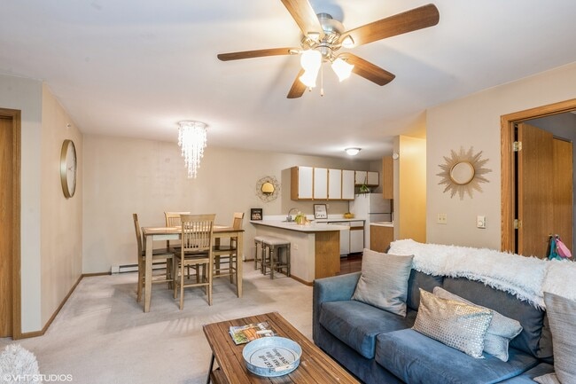 Building Photo - 1538 W Sand Bar Ct