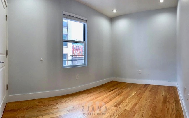 Building Photo - 128 India St