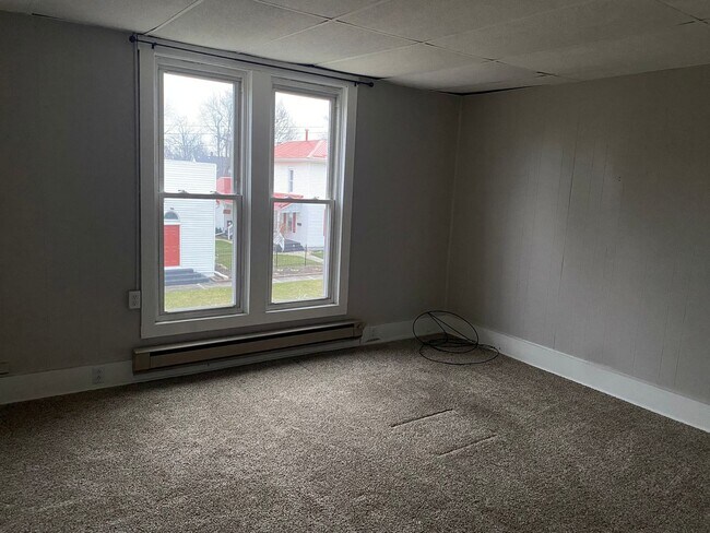 Foto del edificio - Upstairs One Bedroom Unit