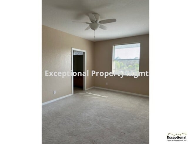 Building Photo - 2 Bedroom 2 bath Convenient Location! Available Now! WATER INCLUDED!!