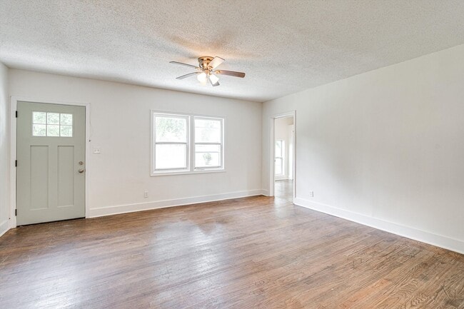 Building Photo - 5004 Club Dr