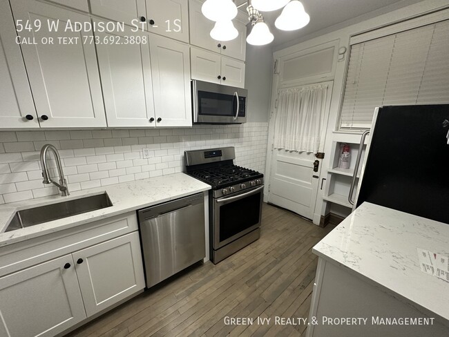 Building Photo - Wrigleyville 2 Bed 1 Bath on Addison (No a...