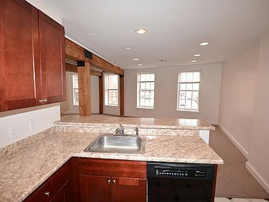 Building Photo - 2 Bow St