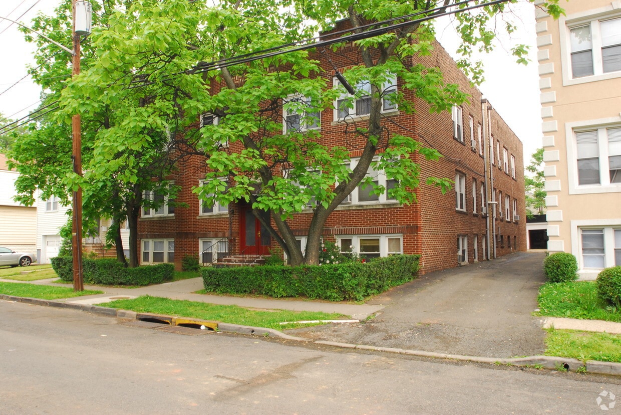 Building Photo - 204 E Price St
