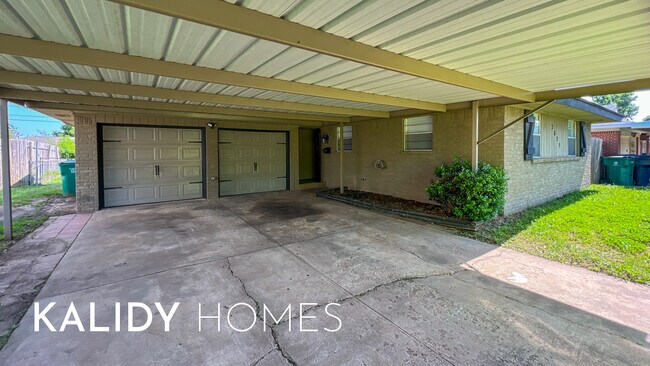 Building Photo - 2825 SW 76th St