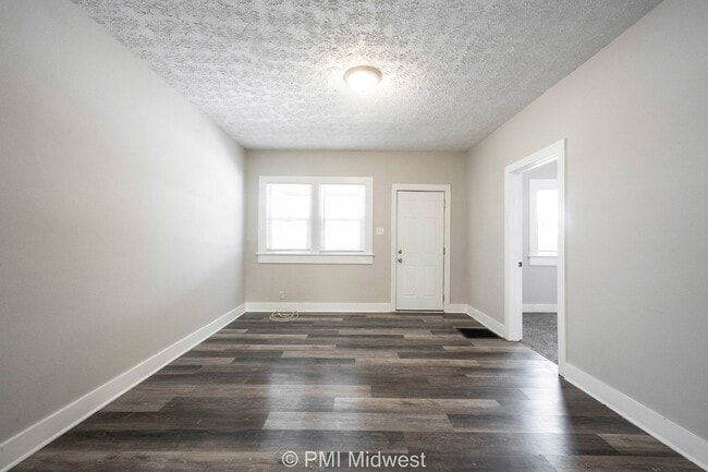 Building Photo - Charming 2 Bed, 1 Bath Rental in Indianapolis!