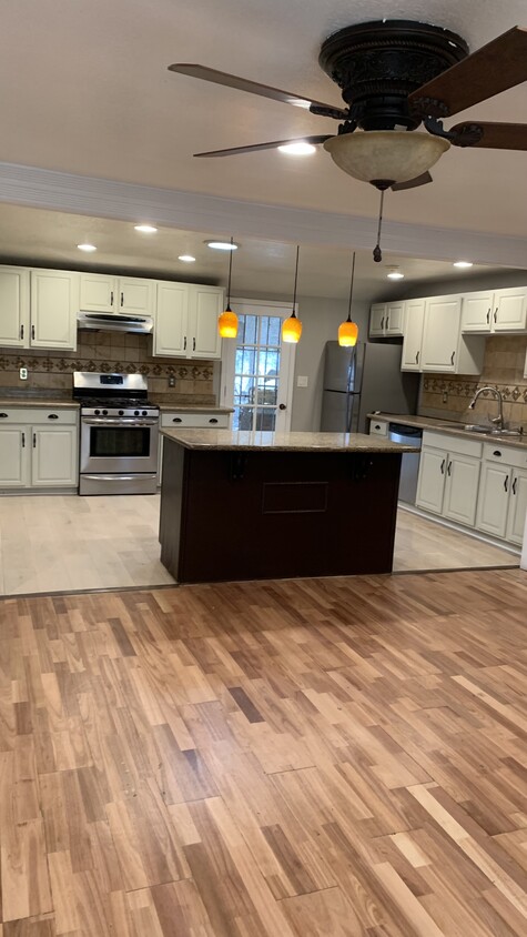 Foto principal - 608 Kempton St