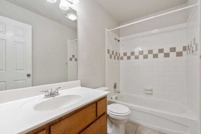 Building Photo - 135 Bolero Way, Huntsville, TX 77340