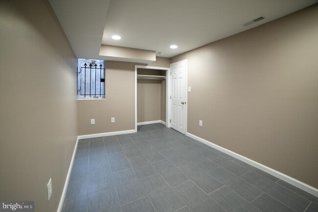 Building Photo - 1414 W Diamond St