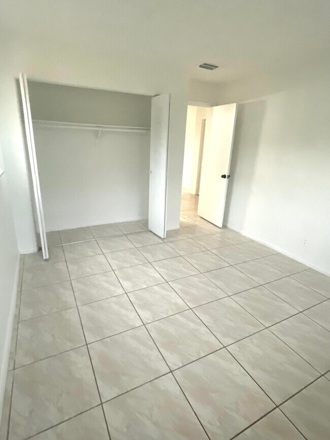 Foto del edificio - 2251 NW 52nd Ct